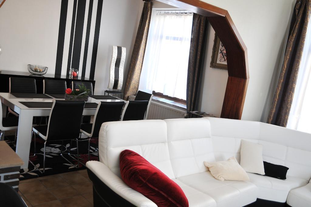 Gite Stone Lodge Bourcy Eksteriør bilde